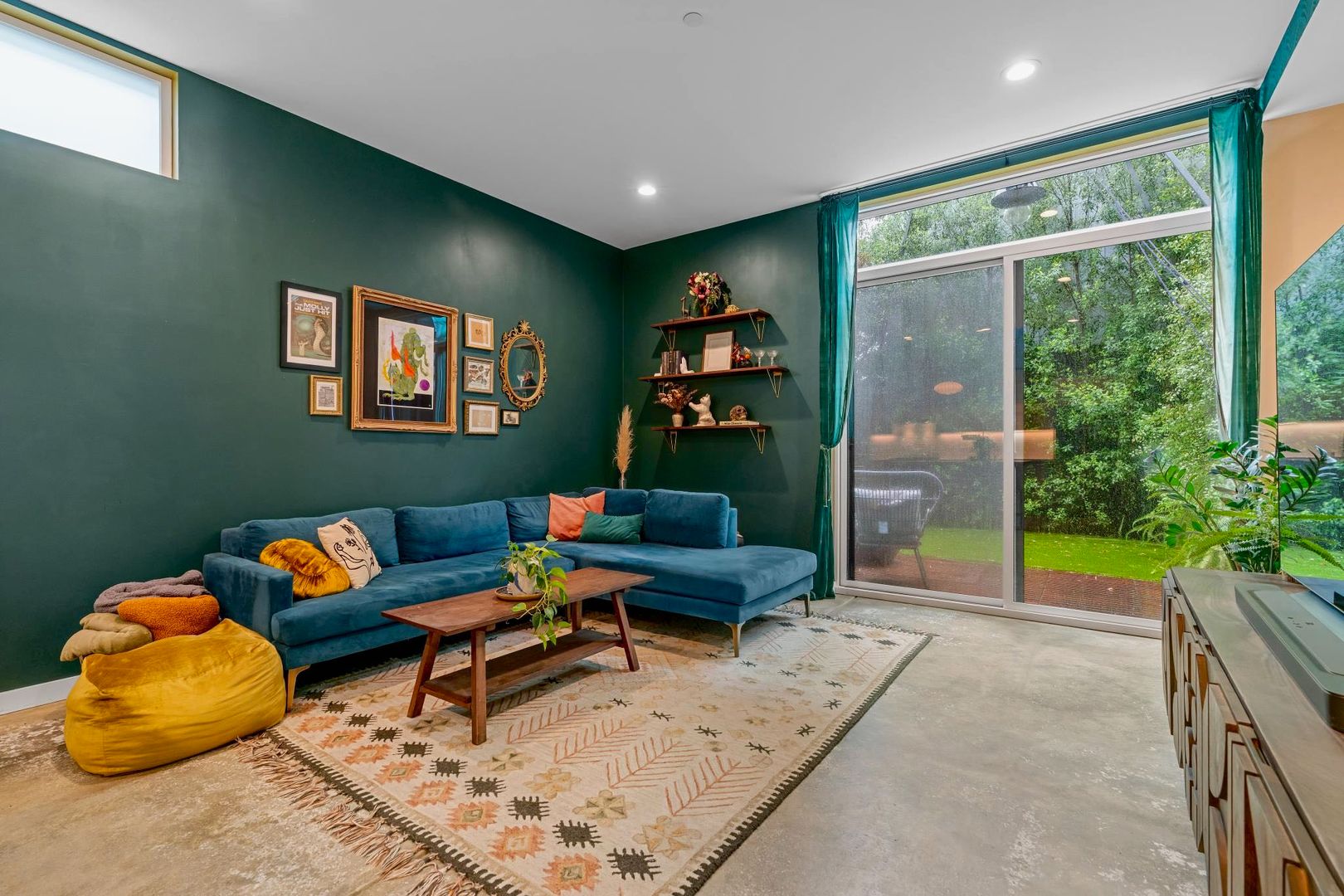 Oakland House: 745 Apgar St.