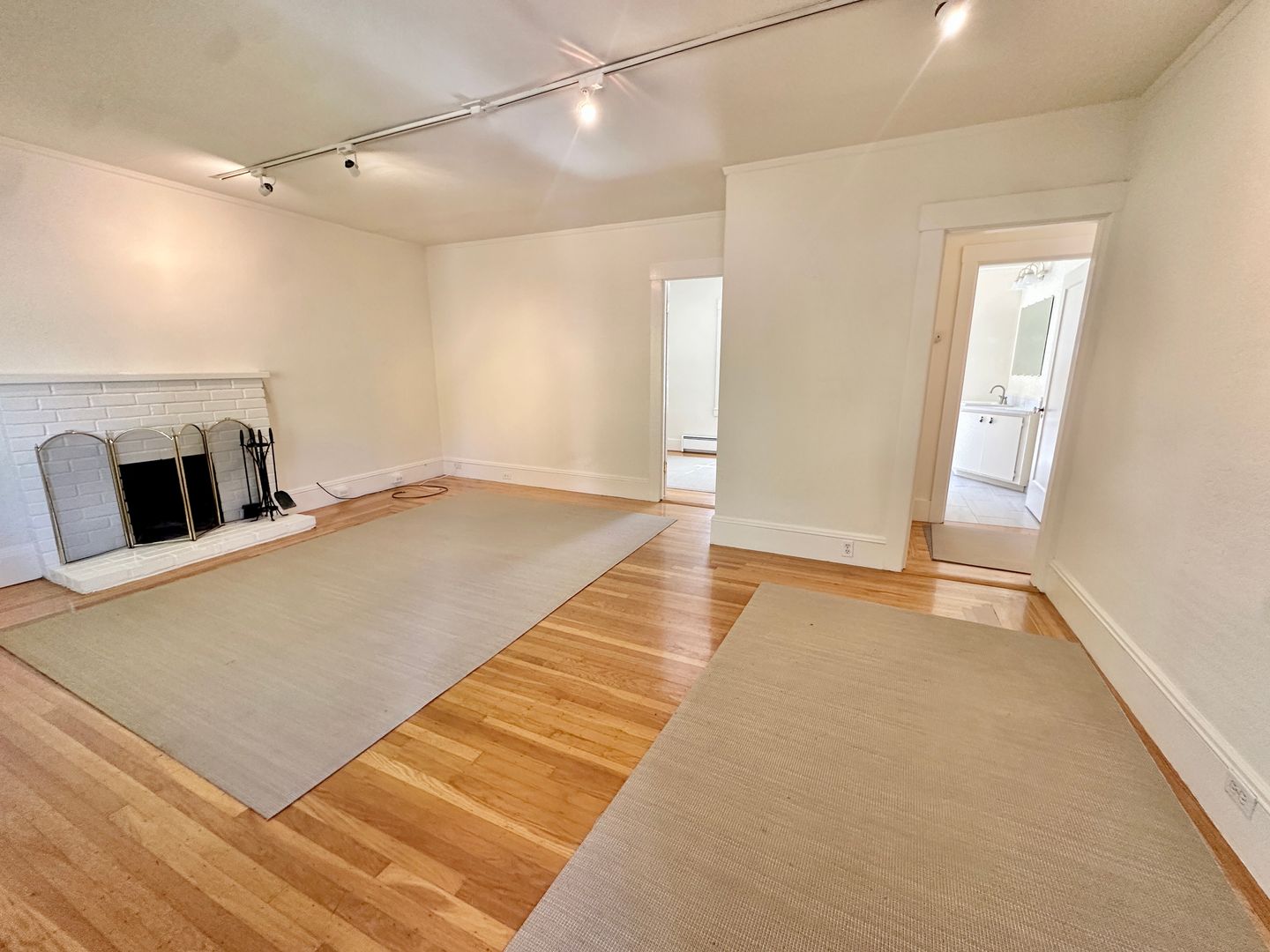 Mill Valley Apartment: 23 Sycamore Avenue
