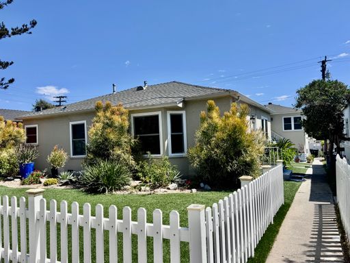 Charming 2BR Bungalow Apartment with Garage & Front Garden Setting – photo 1
