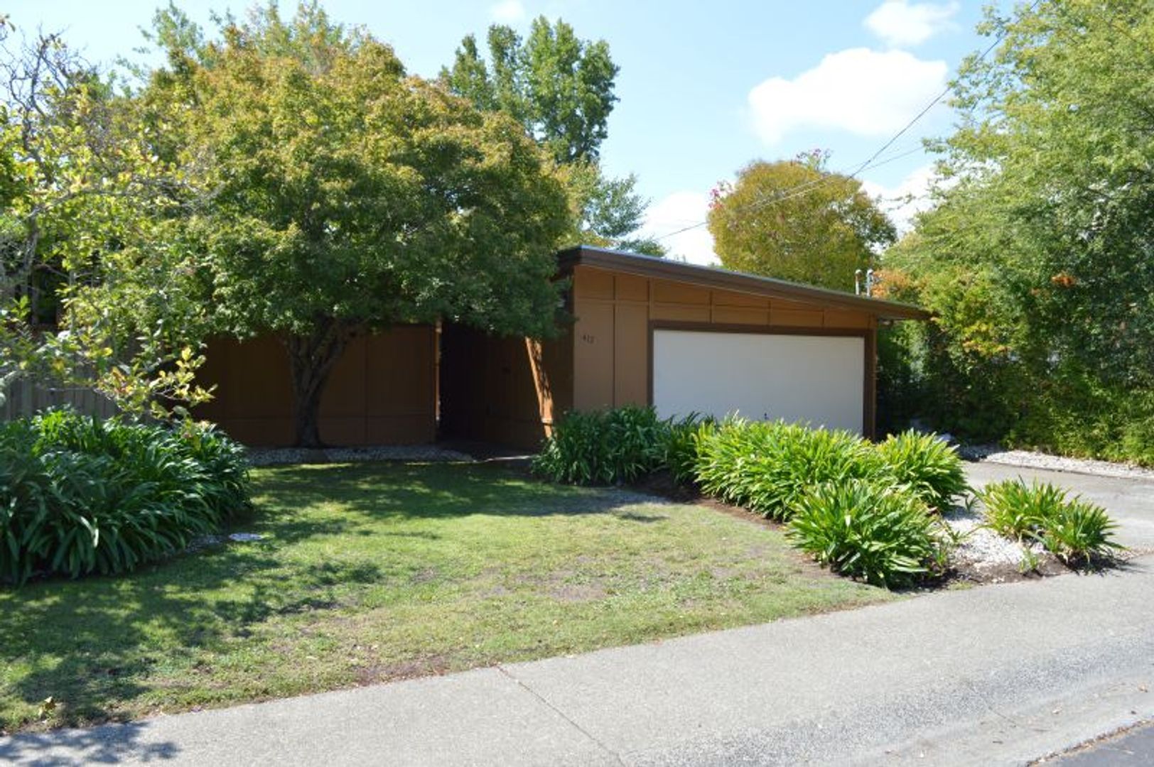 San Rafael House: 417 Hickory Lane