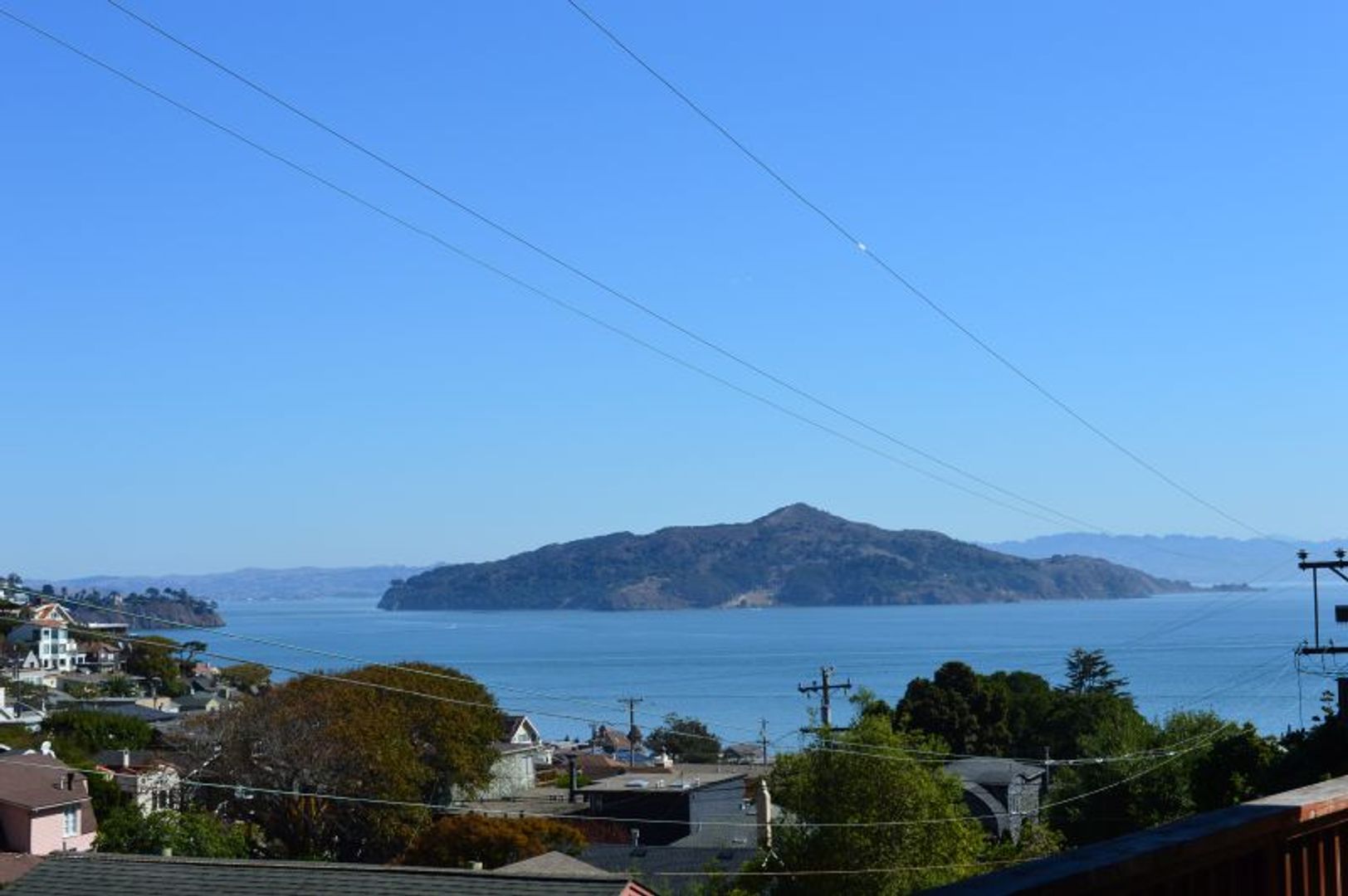 Sausalito Apartment: 23- 25 Crescent Avenue