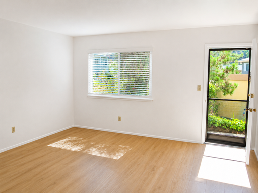 Bright End-Unit 1-Bedroom in a Convenient Mill Valley Location