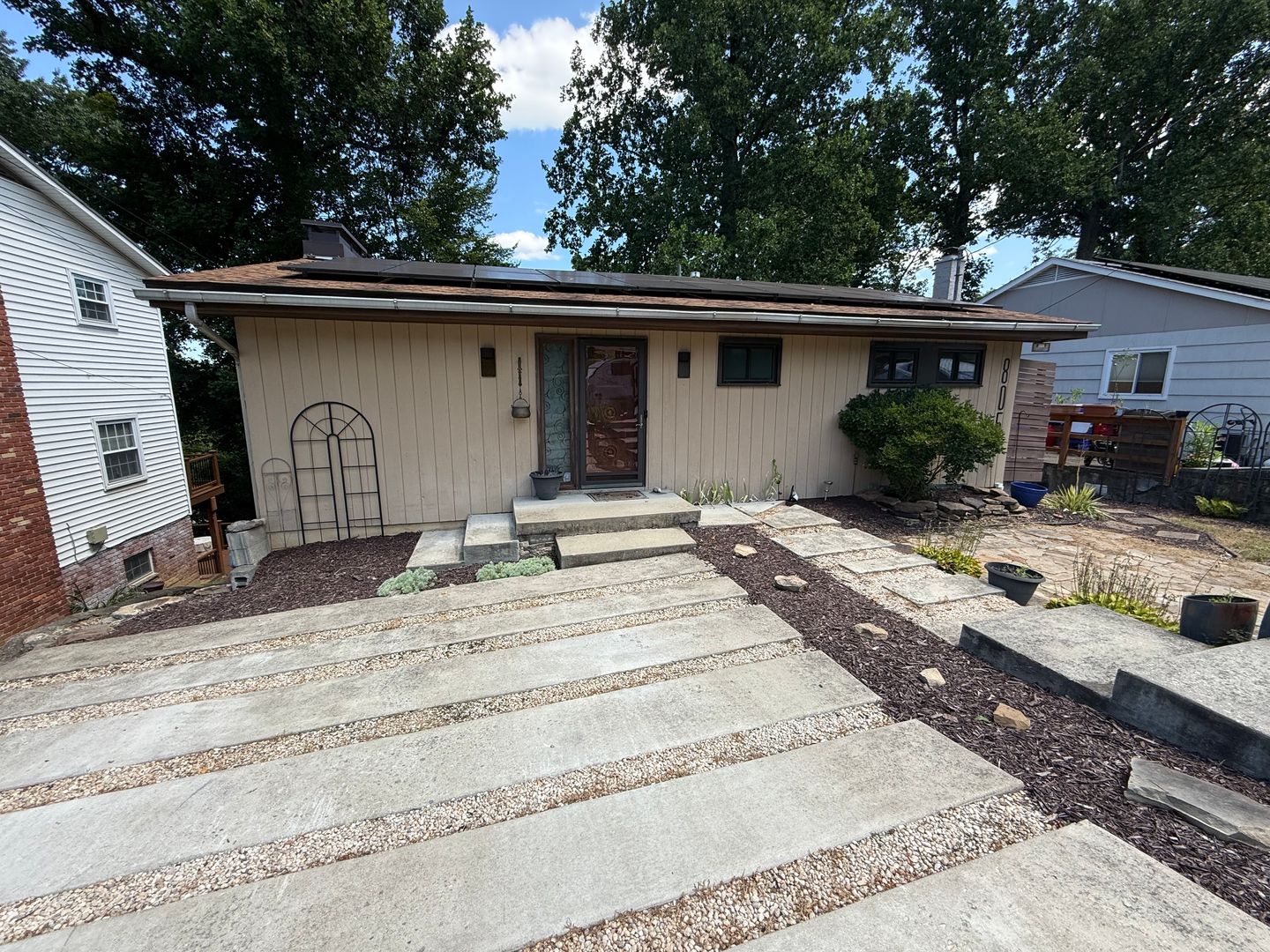 Charleston House: 805 Basil Rd