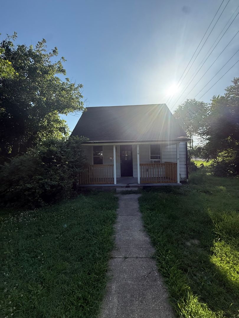 Nitro House: 19 Layne Ave