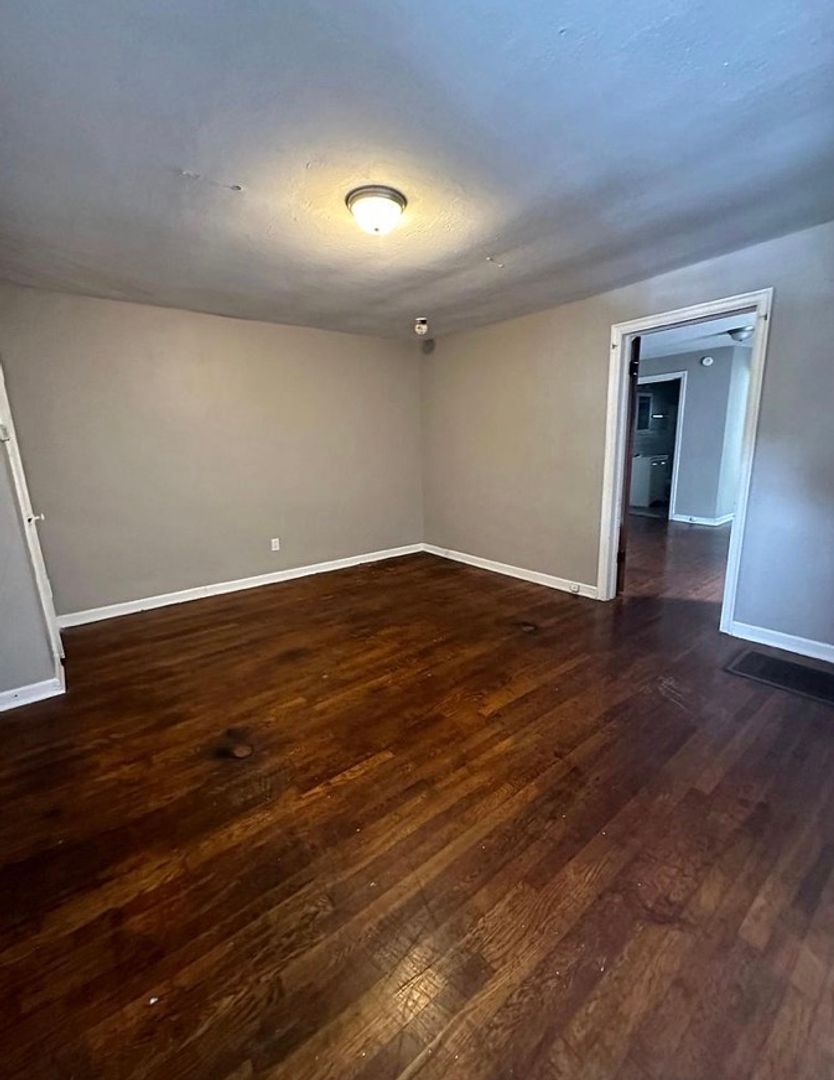 Charleston Apartment: 404 Maryland Avenue