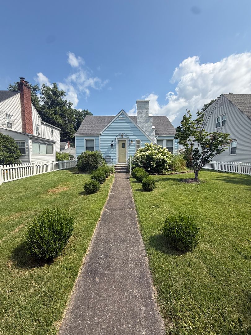 Charleston House: 3714 Staunton Ave