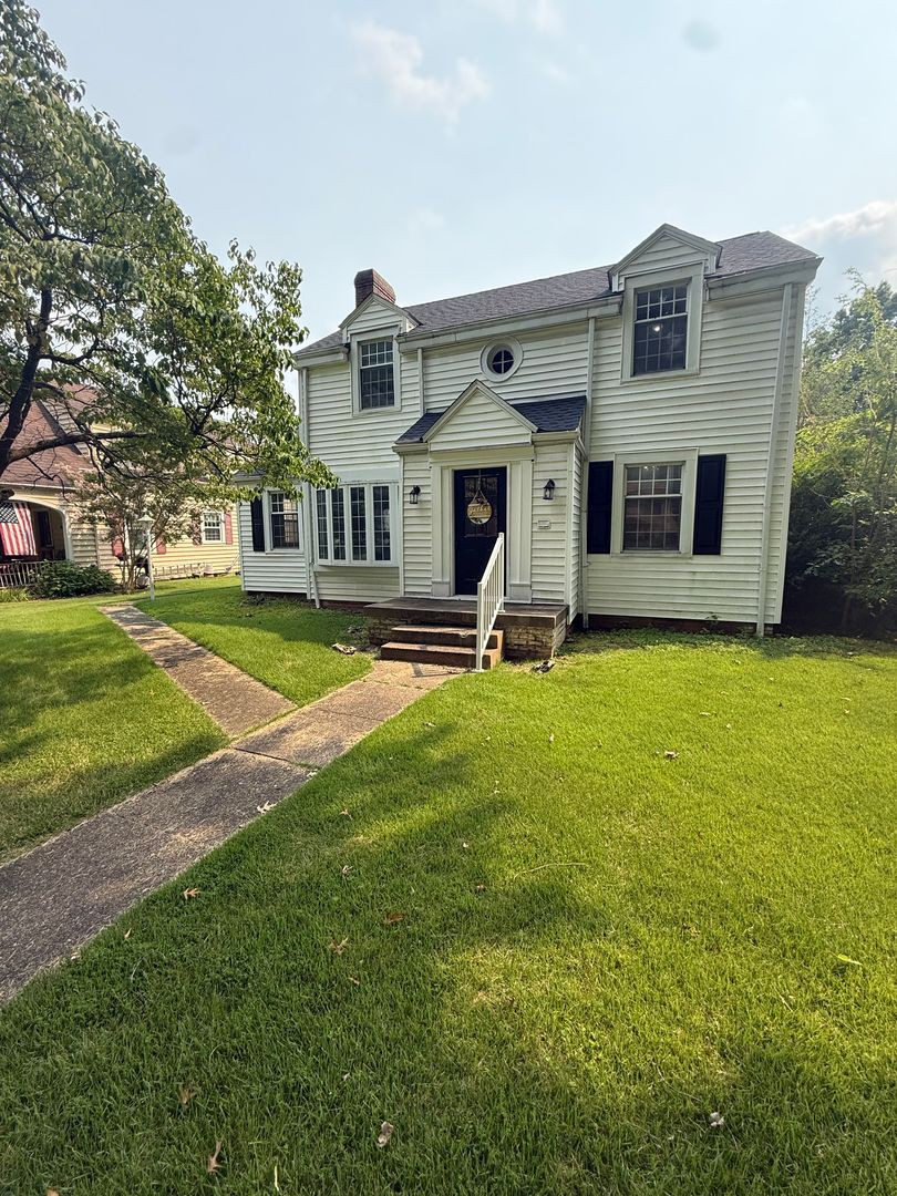 Charleston House: 3821 Staunton Ave SE