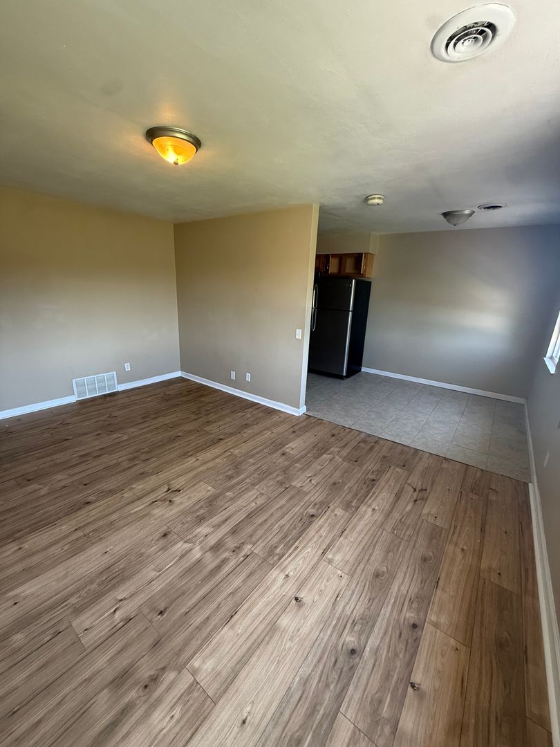 Nitro Apartment: 140 Main Avenue