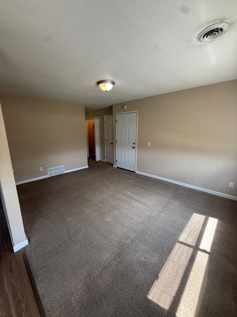 Nitro Apartment: 140 Main Avenue