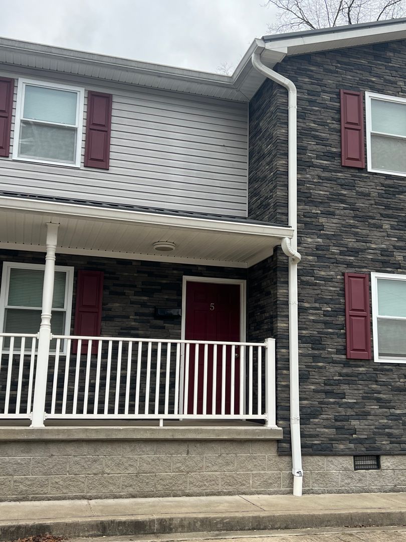 Glenville Apartment: 5 South St.