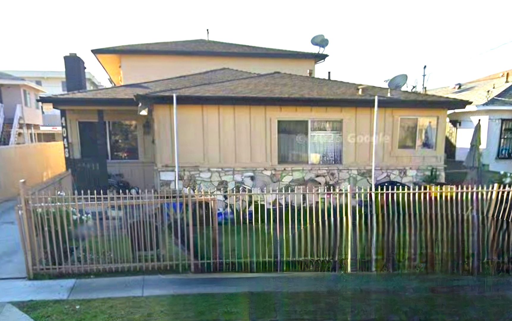 Hawthorne Apartment: 4048 W. 139th St.