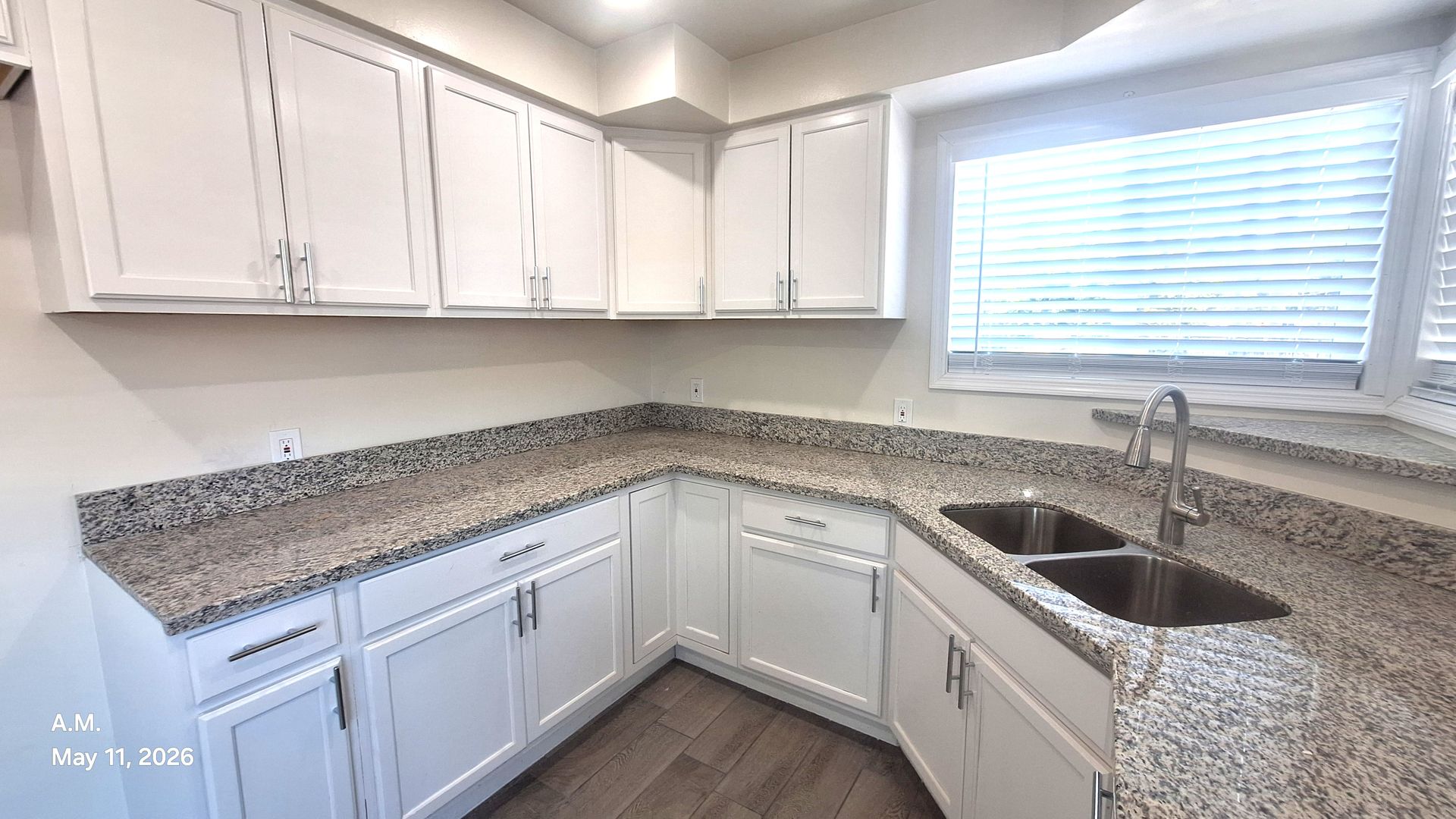 Hawthorne Apartment: 4048 W. 139th St.