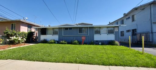 2 Bed 2 Bath Rental at 714 N. Market St., 1, Inglewood, CA – photo 1