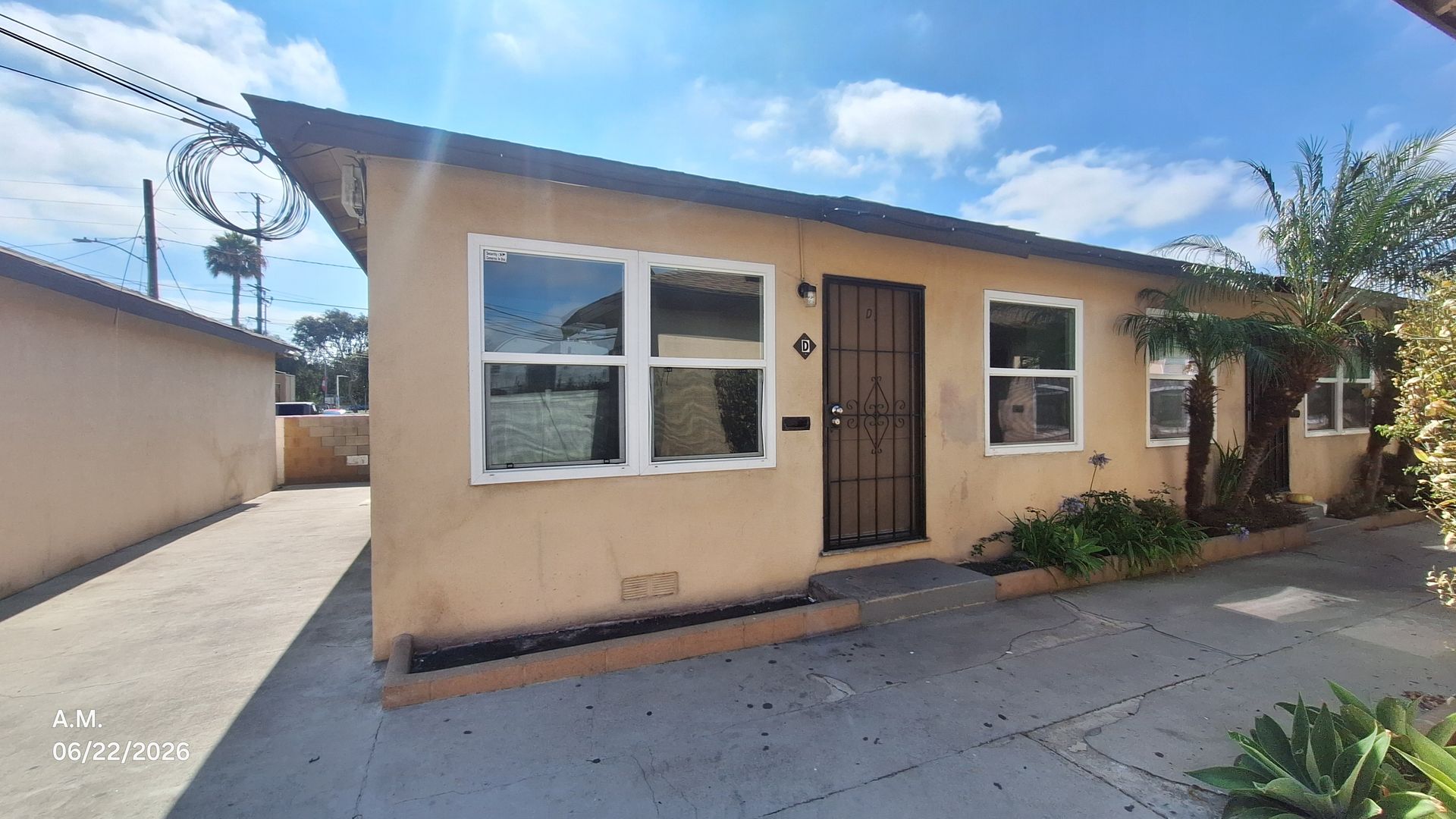 Hawthorne Apartment: 4033 W. El Segundo Blvd