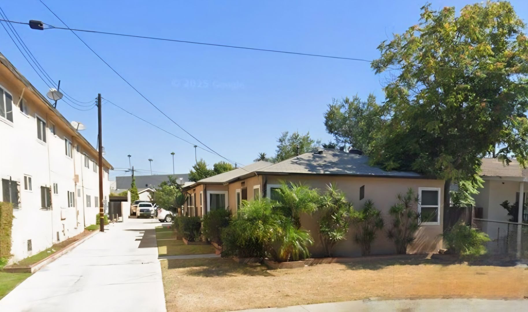 Inglewood Apartment: 241- 243 E. Buckthorne St.