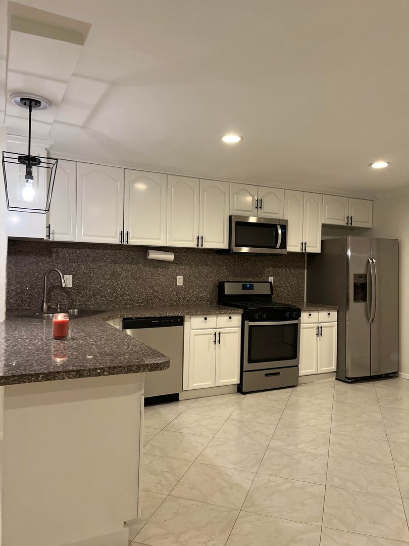 Costa Mesa Apartment: 2052 Pomona Ave.