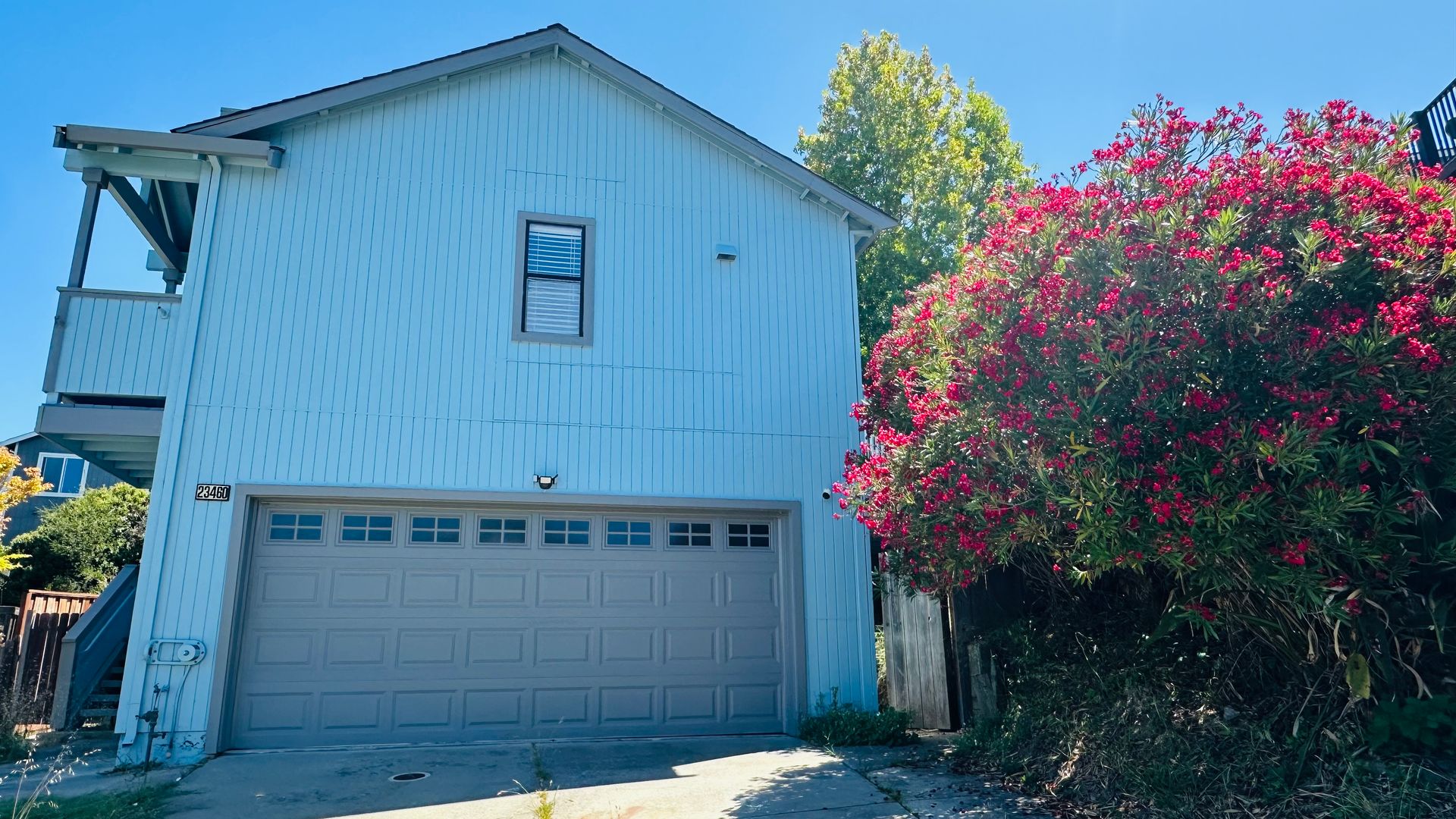 Hayward House: 23460 Lakeridge Ave