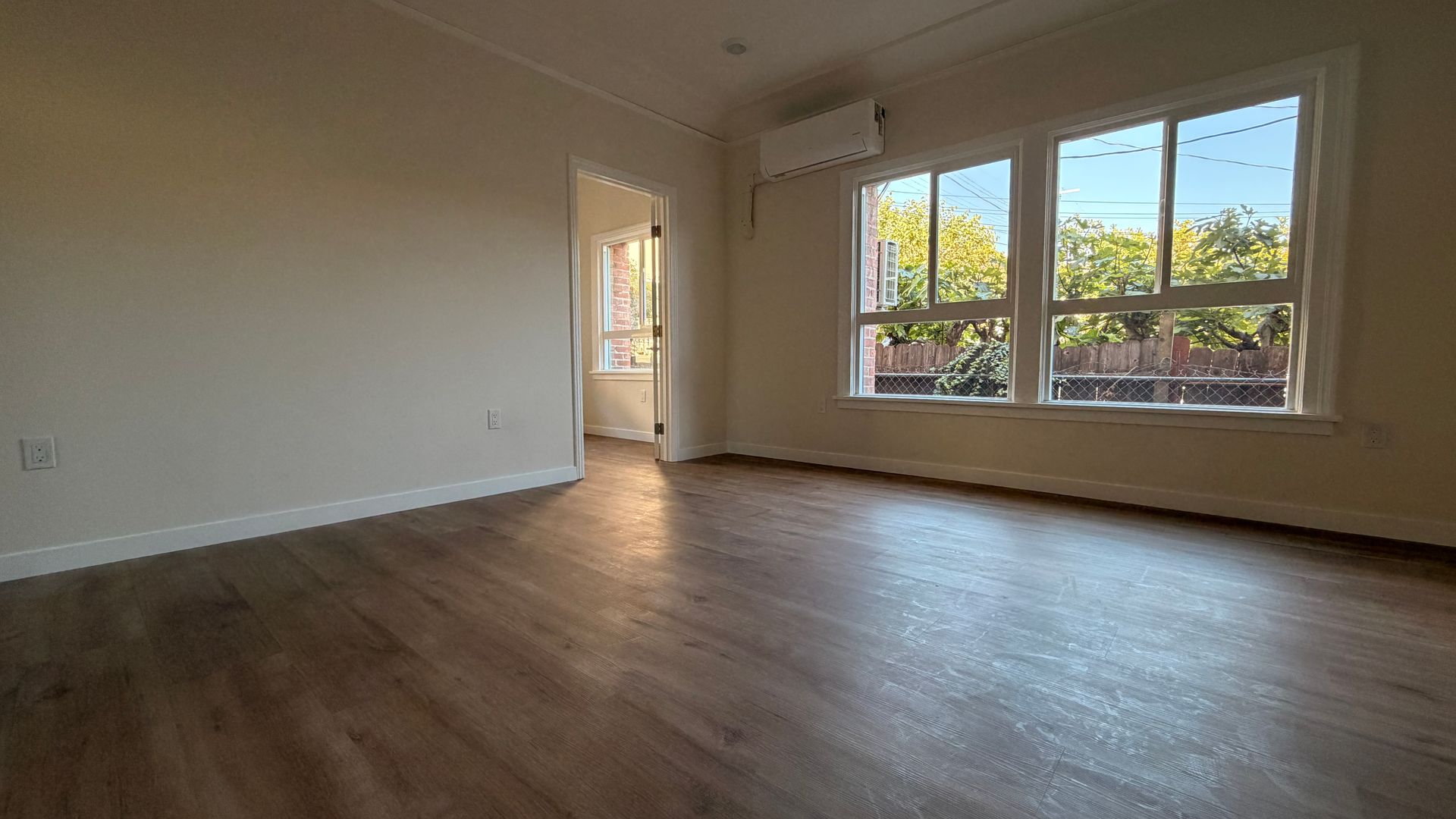 Los Angeles Apartment: 5503 W. Romaine Street