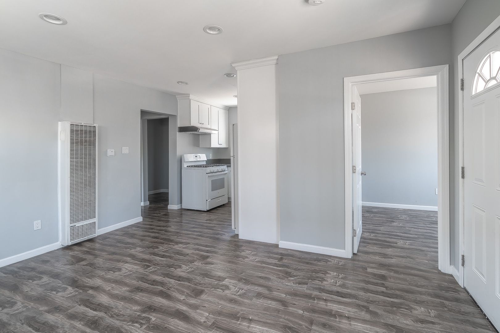 Los Angeles Apartment: 1242-1244 1/2 W 93rd St