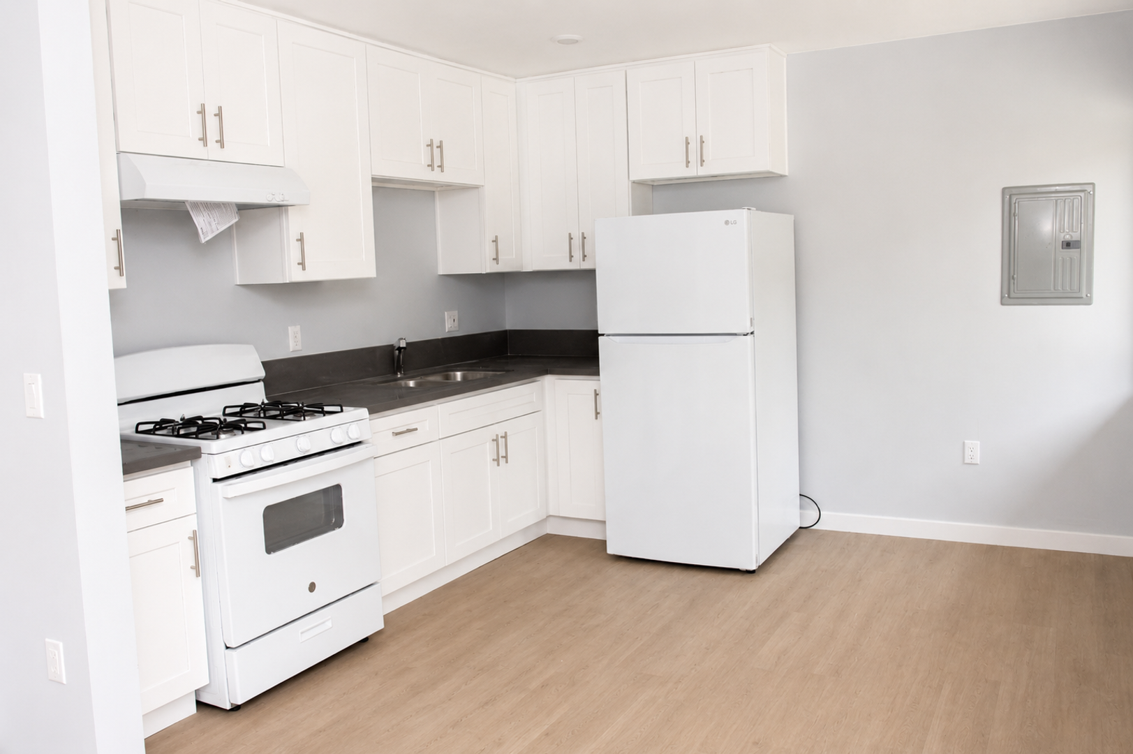Los Angeles Apartment: 3923 S Gibraltar Ave.