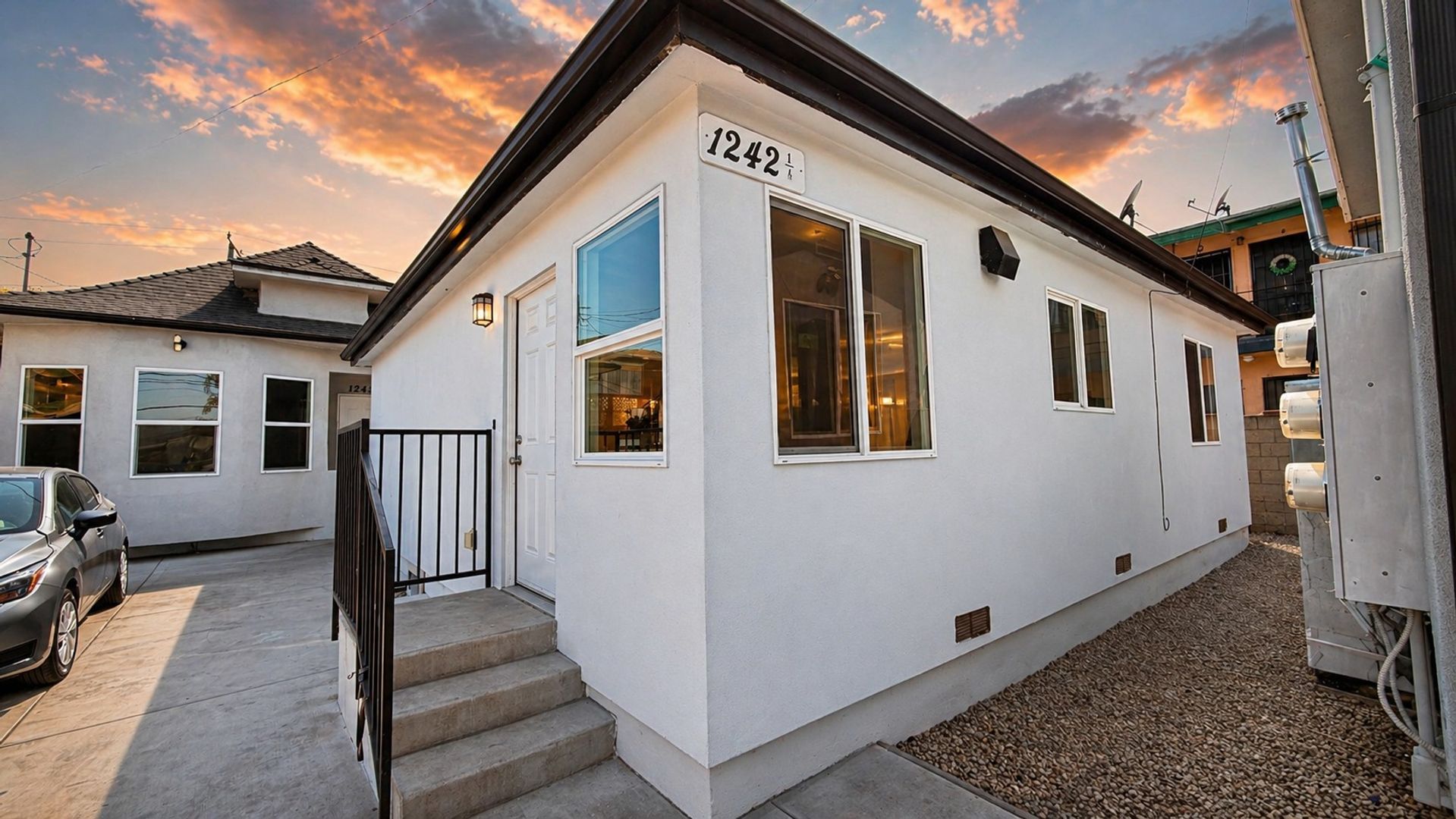 Los Angeles Apartment: 1242-1244 1/2 W 93rd St
