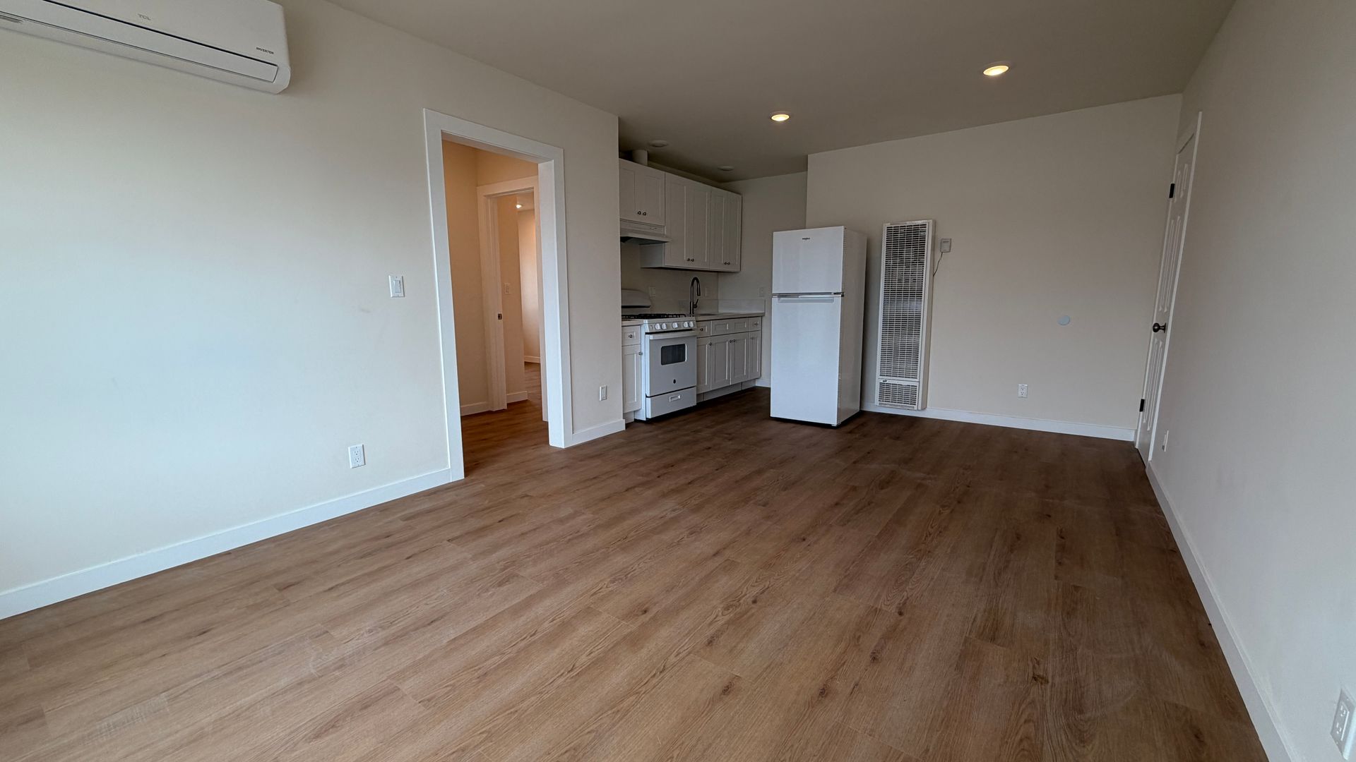 Los Angeles Apartment: 3950 S. Hillcrest Drive