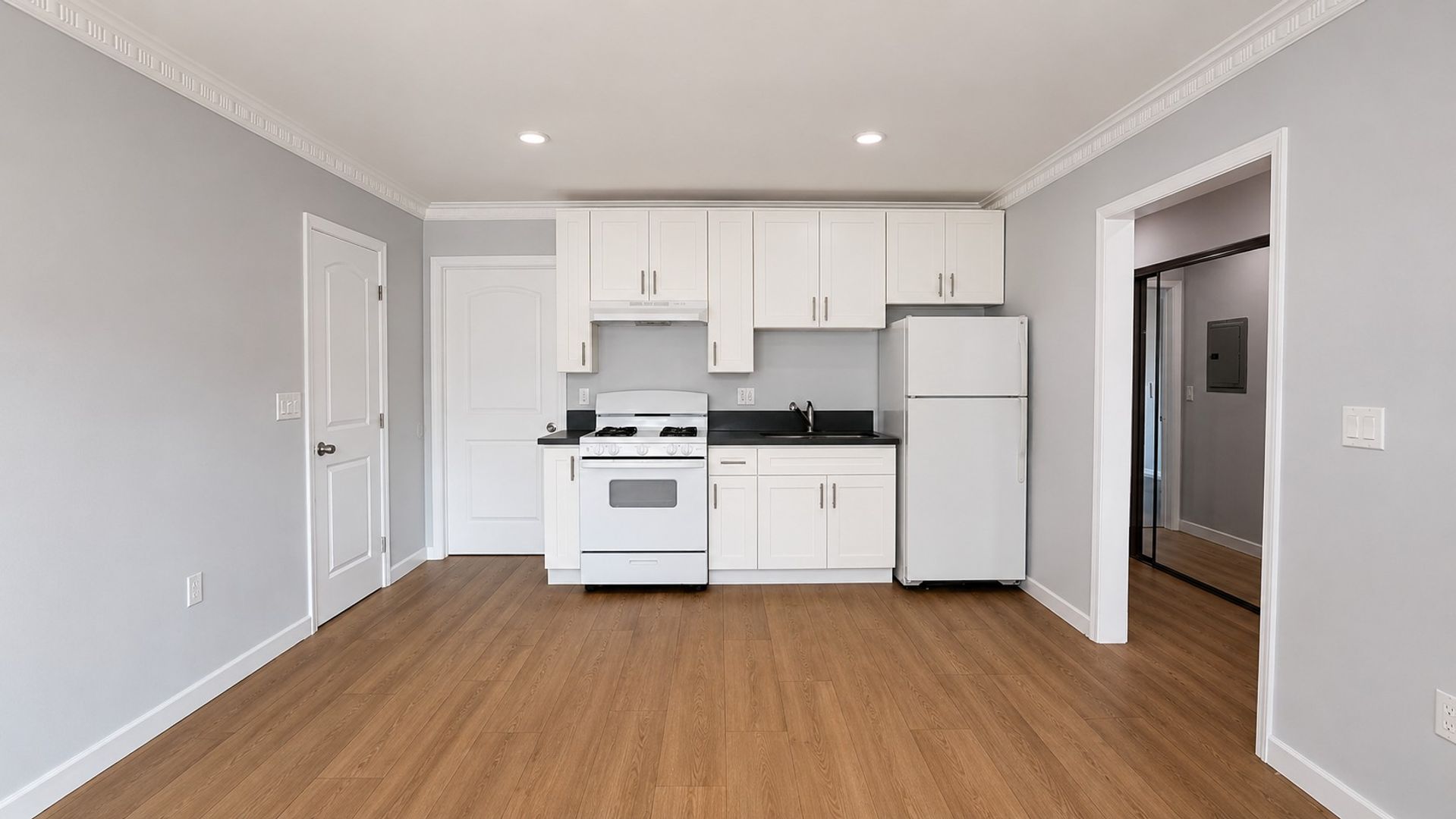 Los Angeles Apartment: 6222 S West Blvd