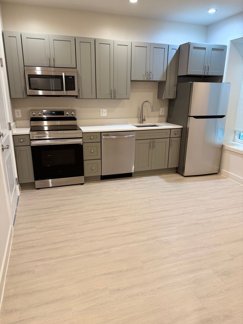 Washington Apartment: 1601 17th St SE