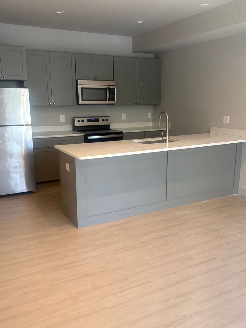 Washington Apartment: 4712 Sheriff Rd NE