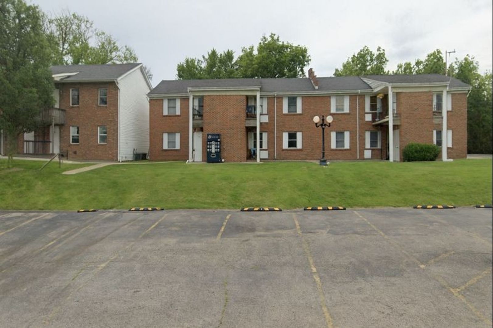 WASHINGTON Apartment: 10 W 10TH ST