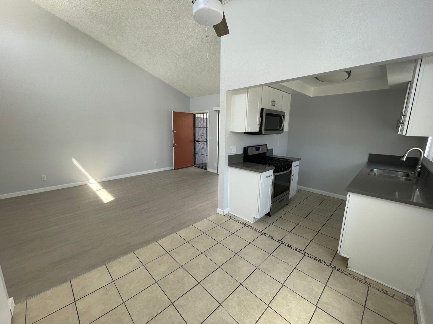 Huntington Beach Apartment: 7942 Stark Dr.