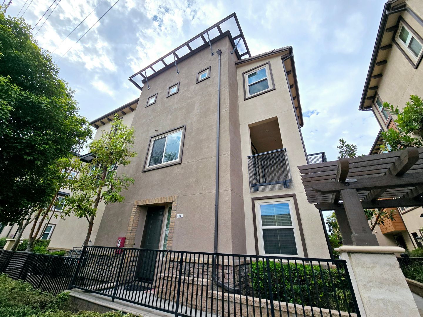 Fullerton House: 1311 Groveside Way