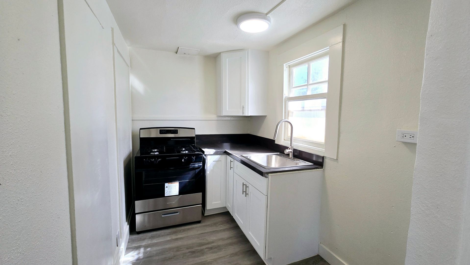 Santa Ana Apartment: 415 W Pine St