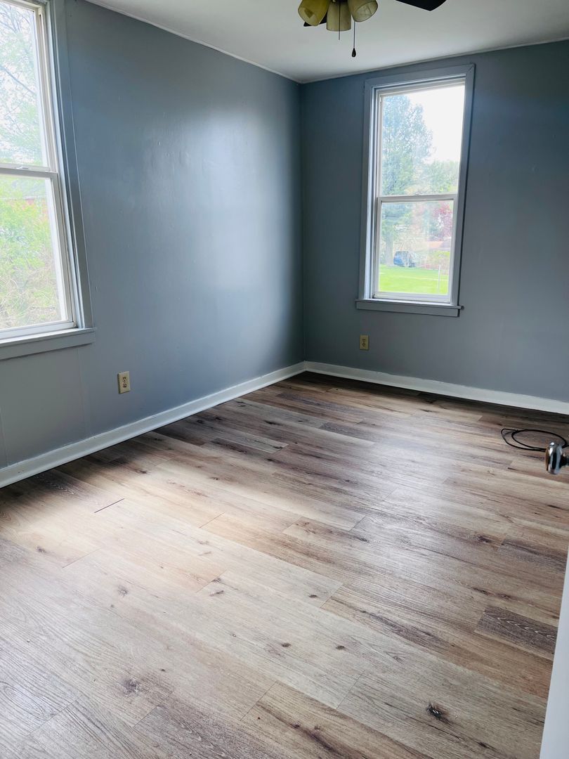 Avonmore Apartment: 320 Indiana Ave