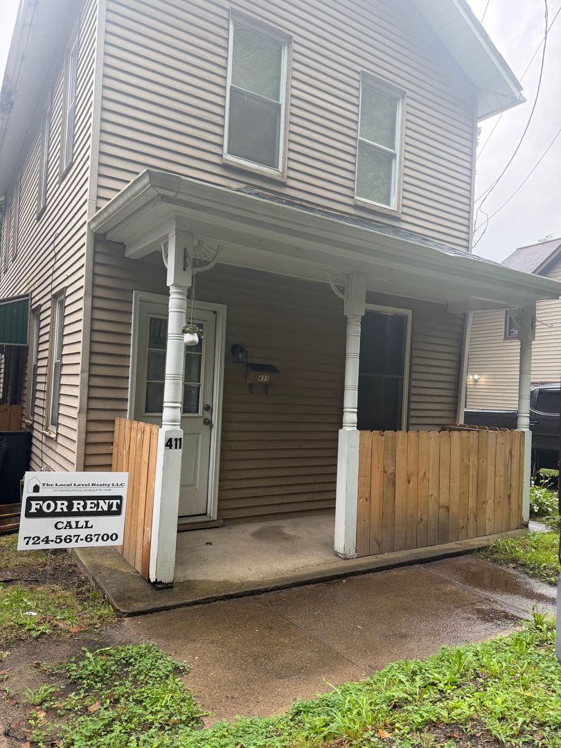 Leechburg House: 409 Evergreen Rd