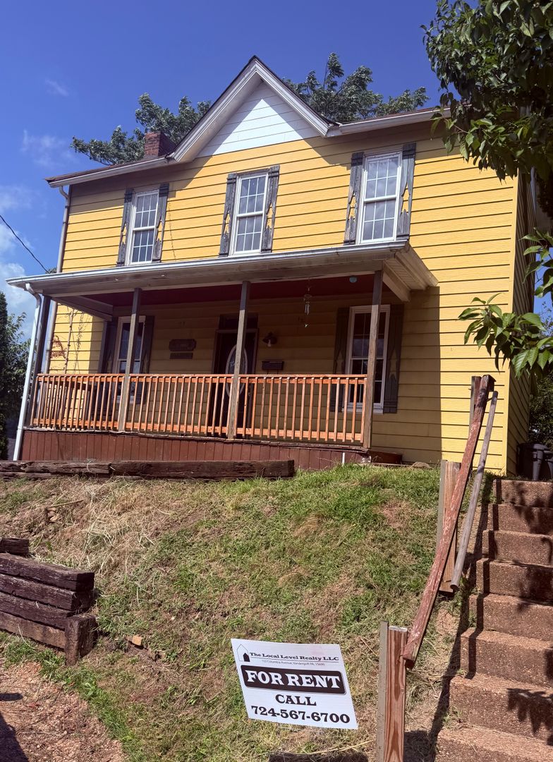 Apollo House: 614 N 2nd St