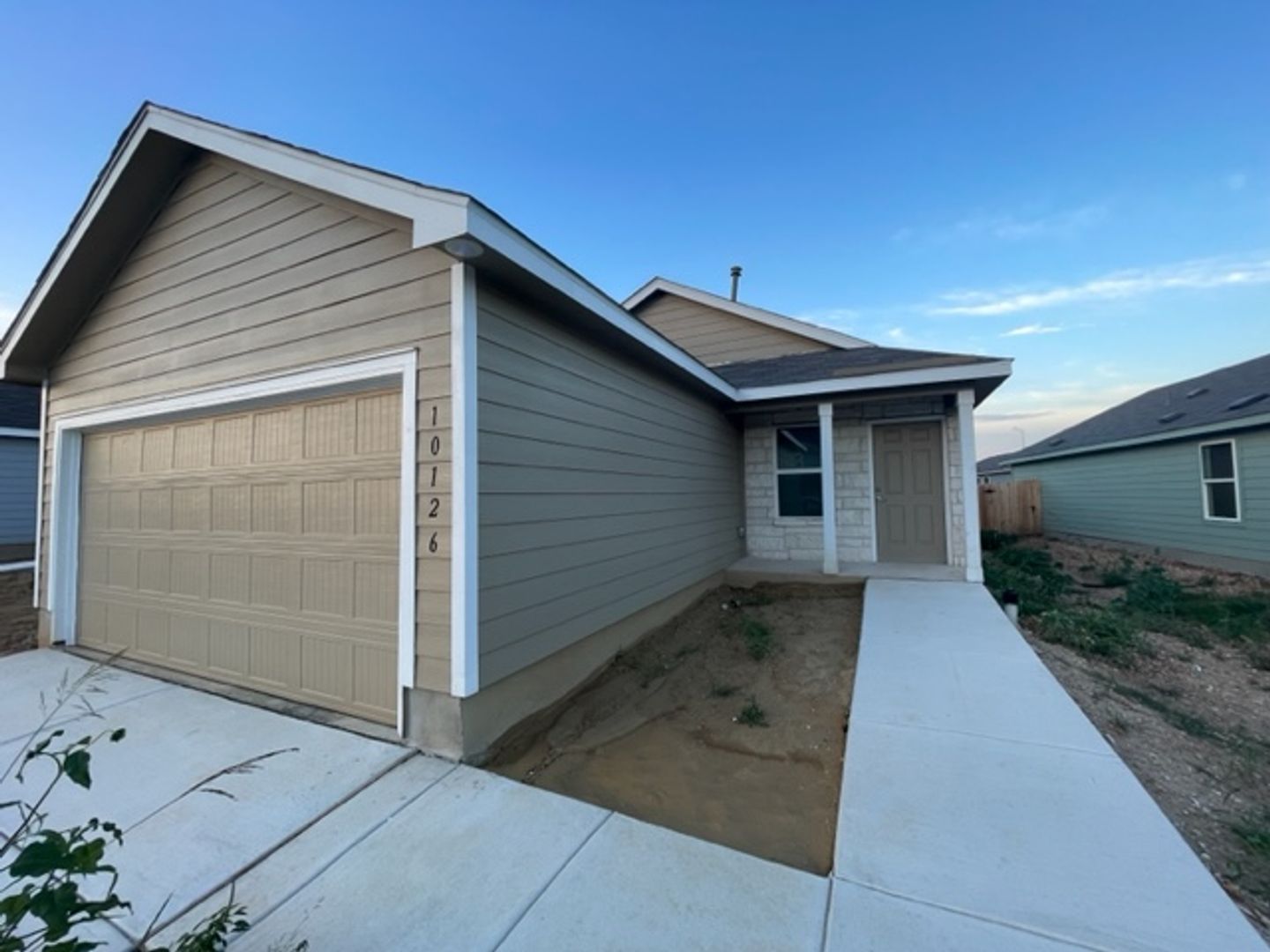 FALL INTO A NEW HOME WITH OUR MOVE-IN SPECIALS!