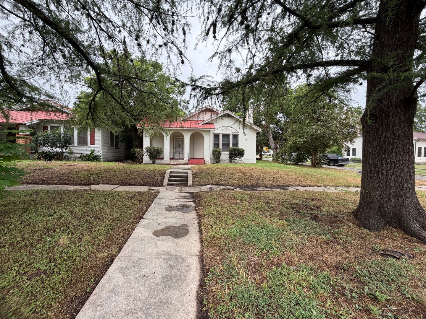 San Antonio House: 1402 E Highland Blvd