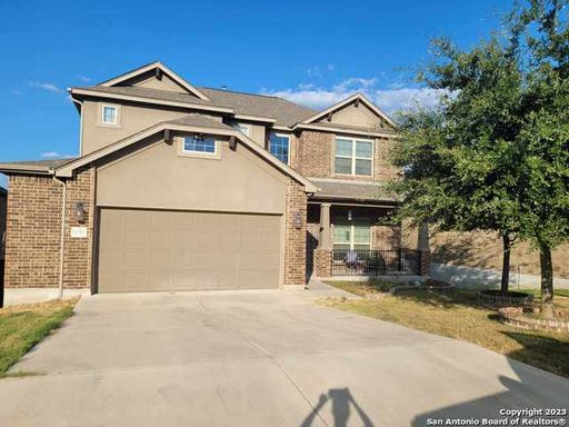 Fantastic Location ~ Convenient to Lackland, great restaurants ~ Room to Spread out! – photo 1