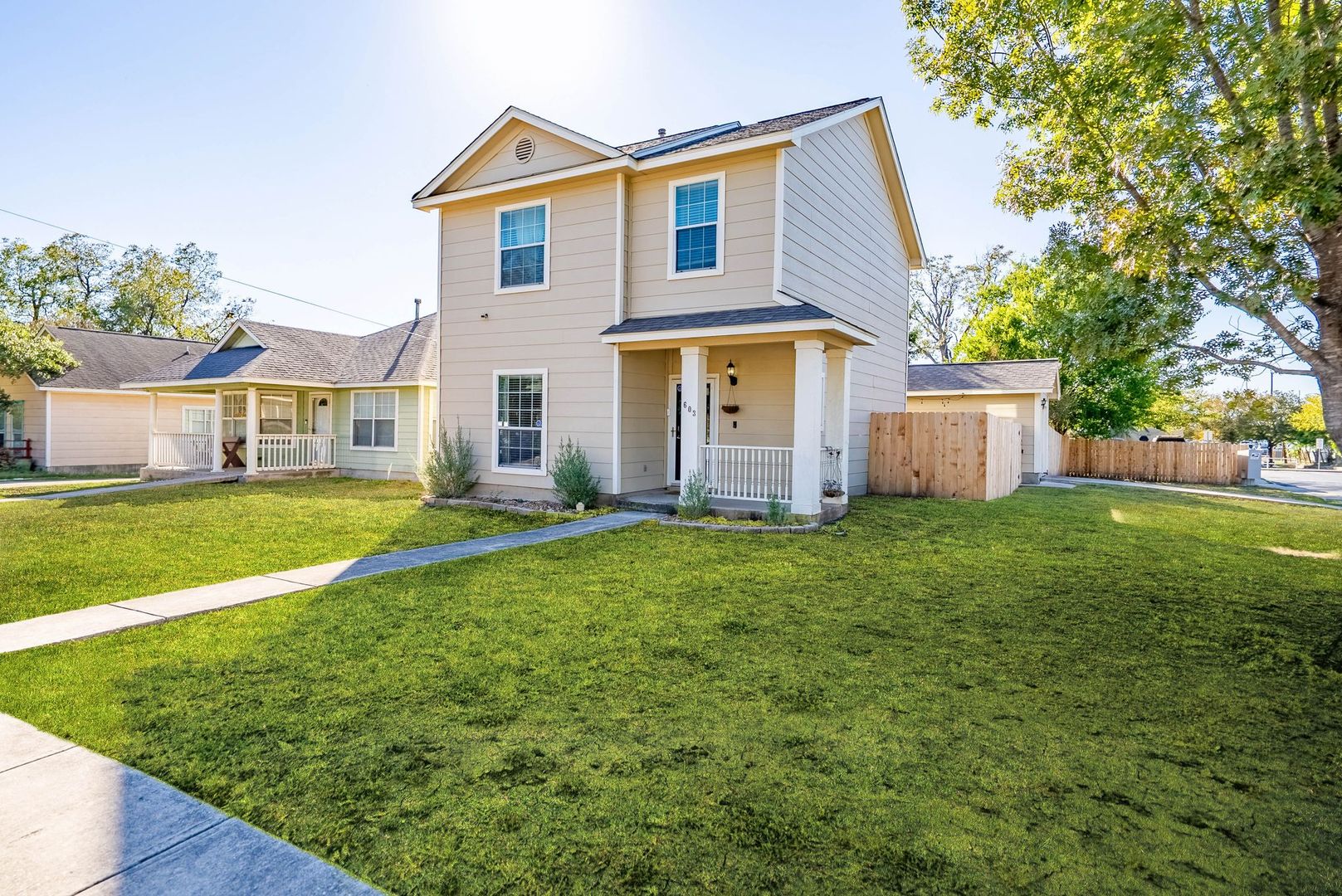 San Antonio House: 603 S Mesquite St