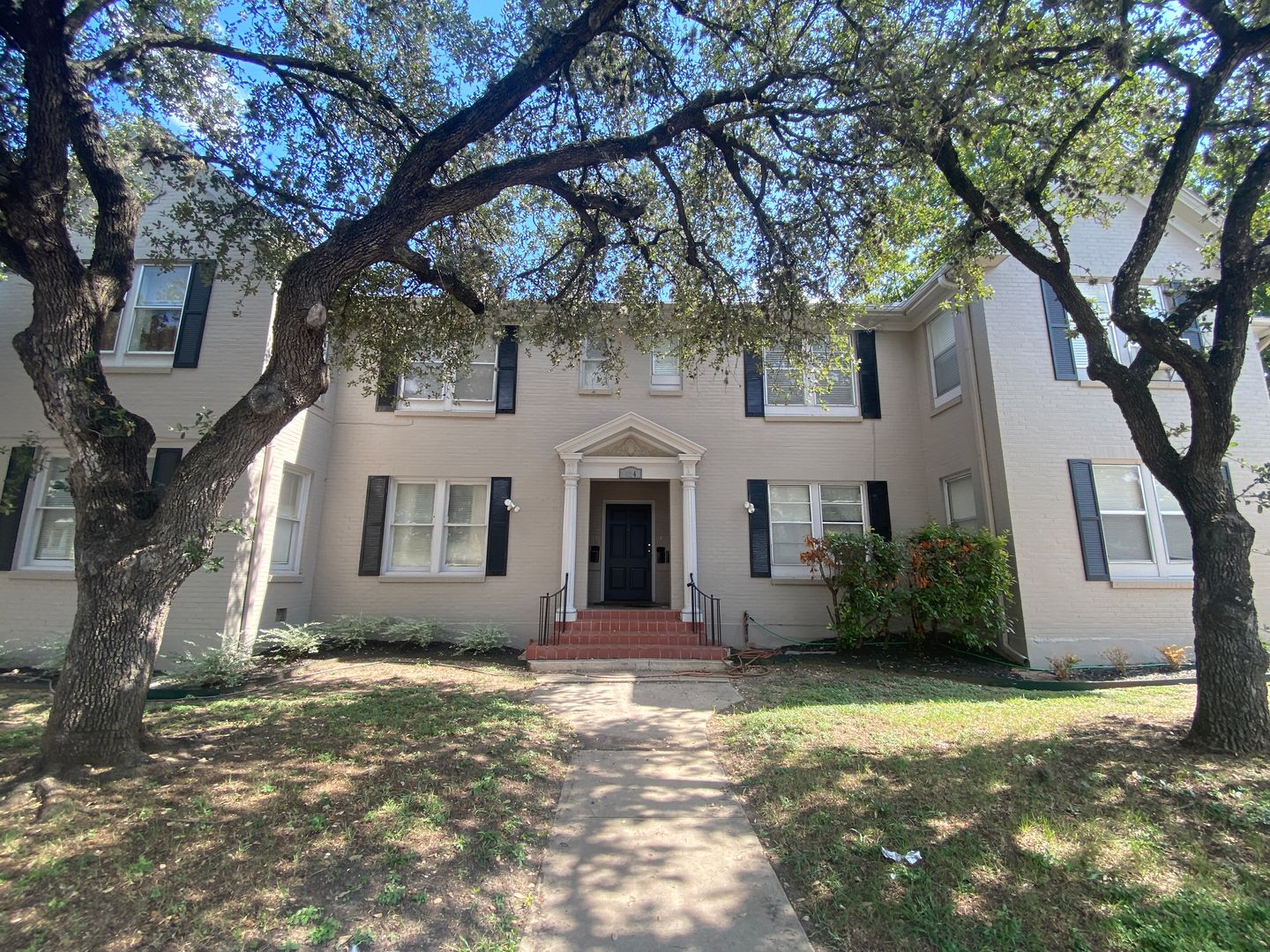 San Antonio House: 424 East Ashby Place - 1