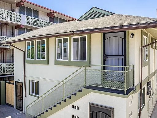 3 Bed 2 Bath 1 Parking upstairs apartment, close to UH – photo 1