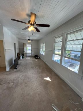 3-Bedroom 1-Bath Upstairs of a Front house in Kaimuki with 1 assigned parking – photo 1