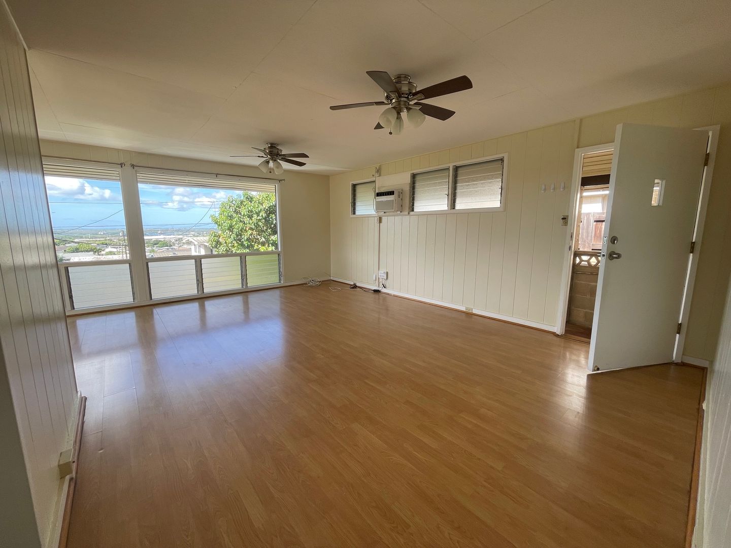 Pearl City Apartment: 1595 Makamua Street