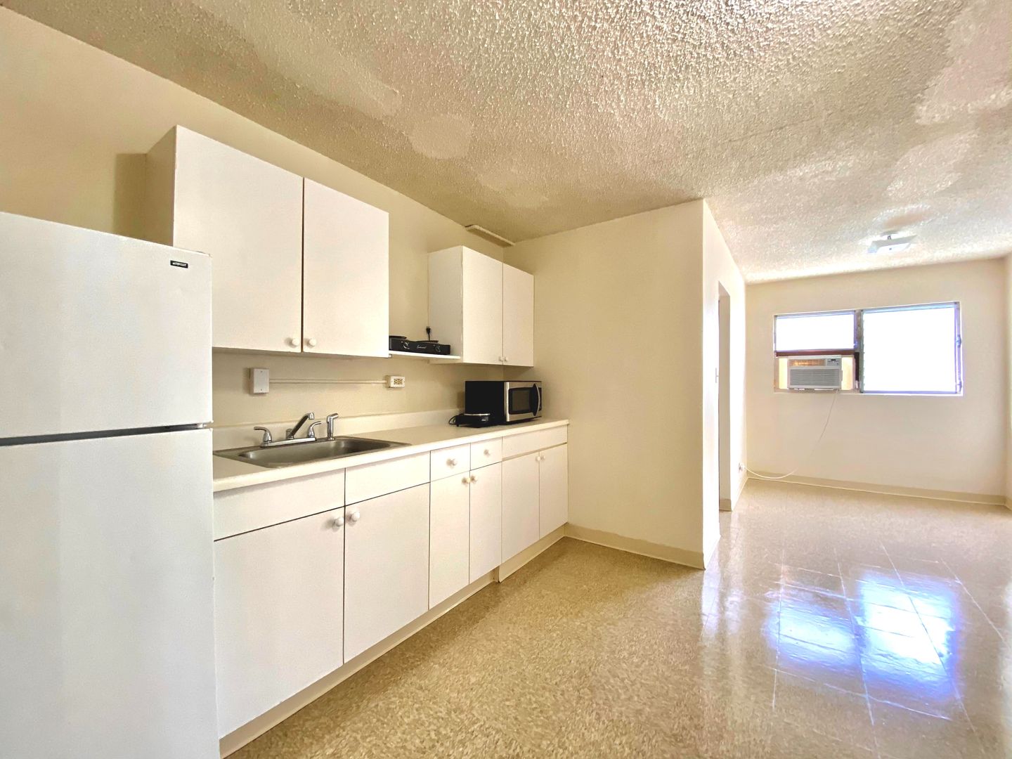 Honolulu Apartment: 218 Kaiulani Avenue