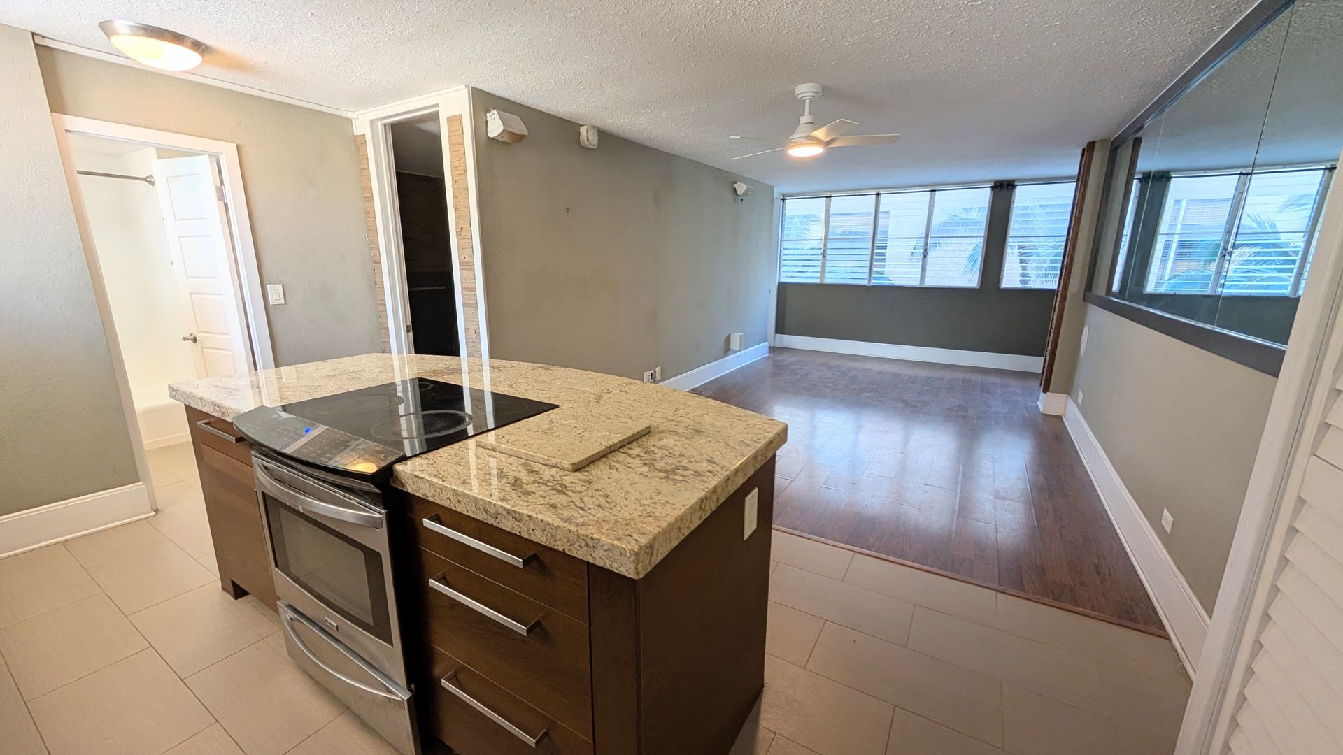 Honolulu Condo: 225 Liliuokalani Ave #7C