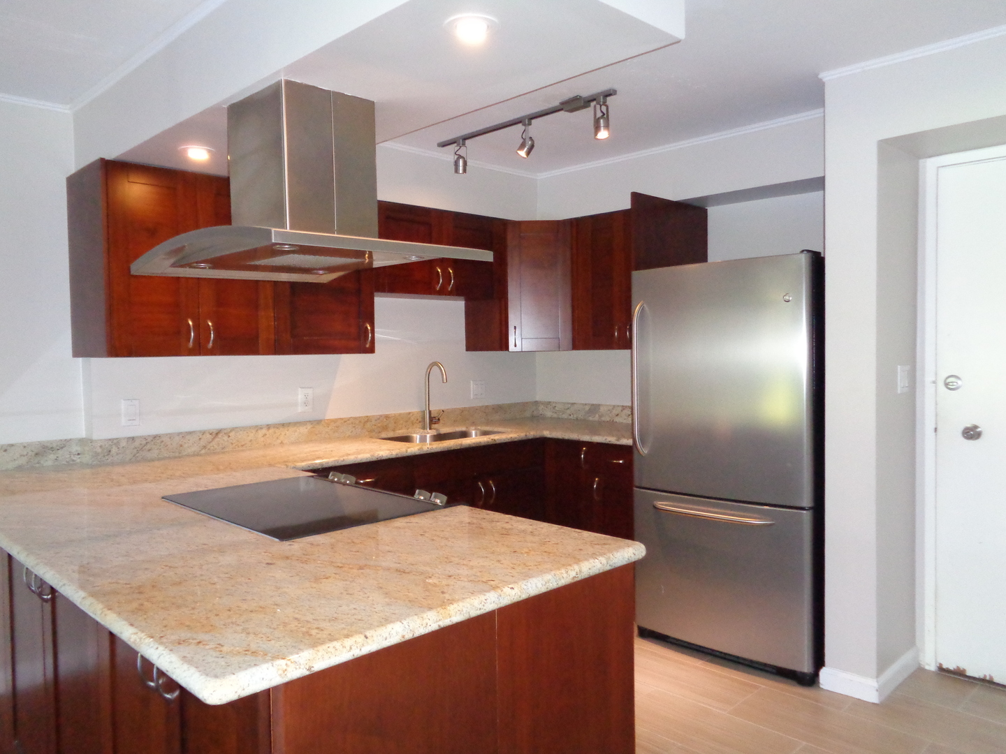 Honolulu House: 3138 Waialae Ave. #409