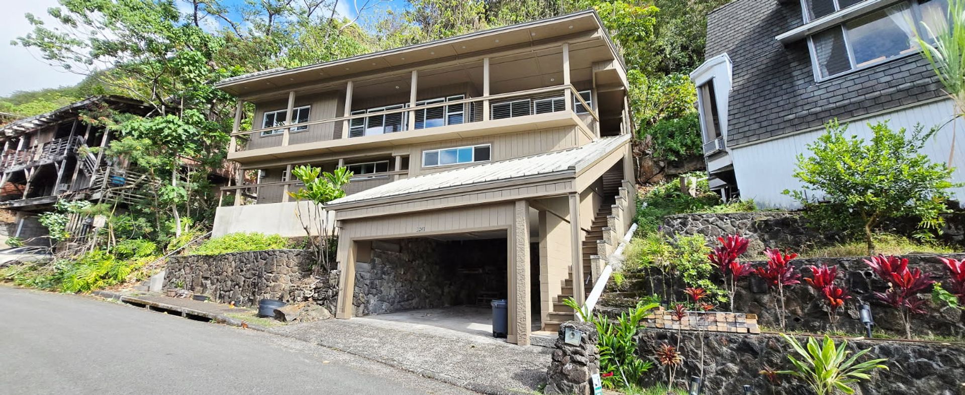 Honolulu House: 3243 Beaumont Woods Pl