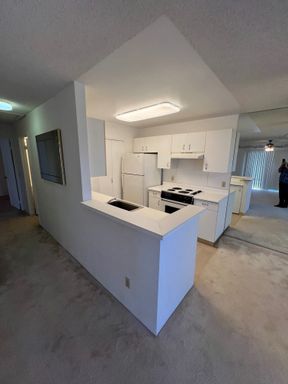 Spacious 2 bd 2ba 1 Prkg Townhouse @ Parkview at Waikele