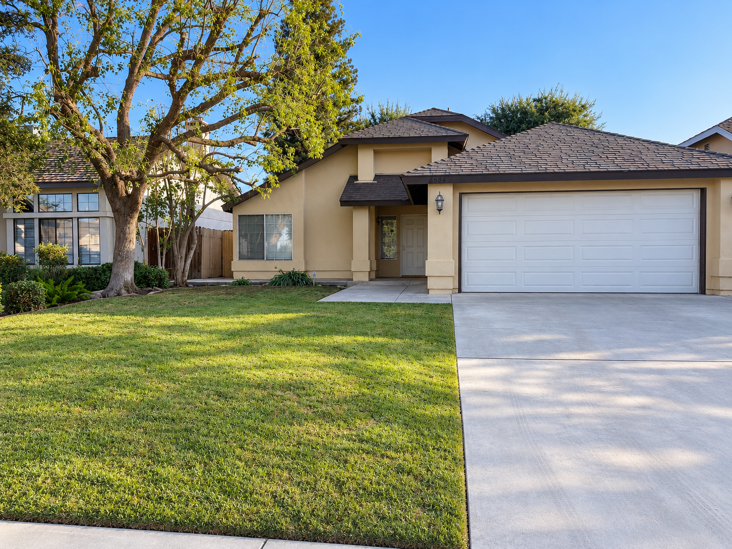 Bakersfield House: 6504 Quaking Aspen St